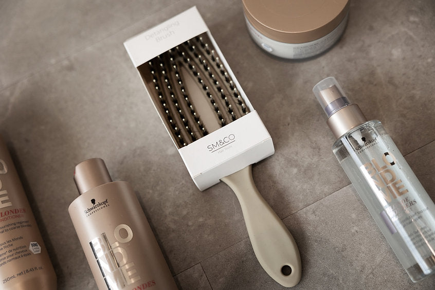 SM&CO Detangling Brush | Beige